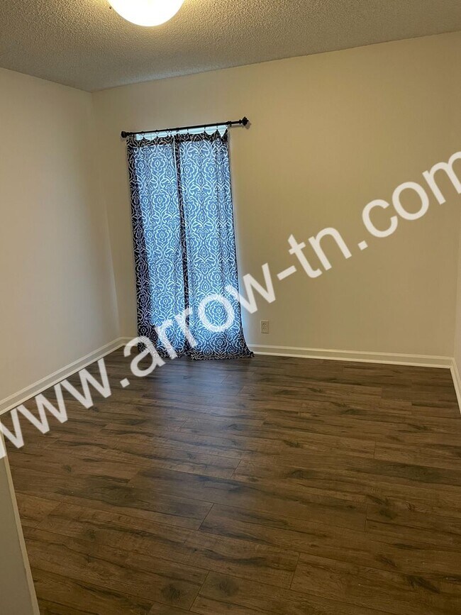 Building Photo - Awesome 2 Bedroom Condo Near the River!