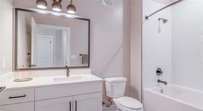 Building Photo - 105 Rogers St NE