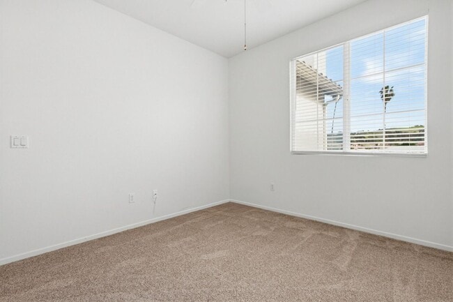 Building Photo - Oceanside - Pelican Cove Townhouse!