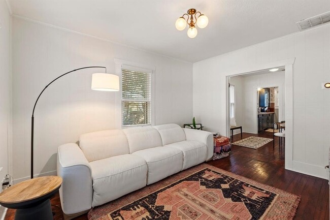 Building Photo - 1805 Brackenridge St