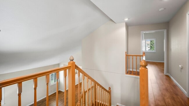 Building Photo - 4 BR/3BA Home in Laurel Creek with Park-Li...