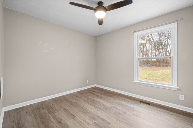 Building Photo - 111 E St