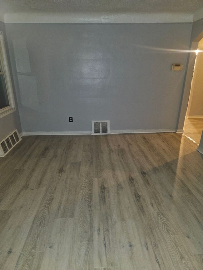 Building Photo - 3 Bedroom 1 Bath Ranch