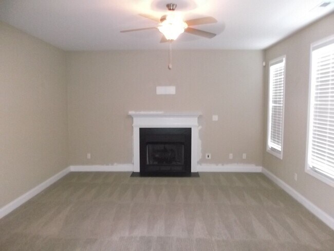 Building Photo - Absolutely Gorgeous!