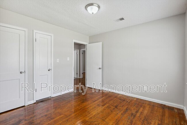 Building Photo - 605 Orchard Ave