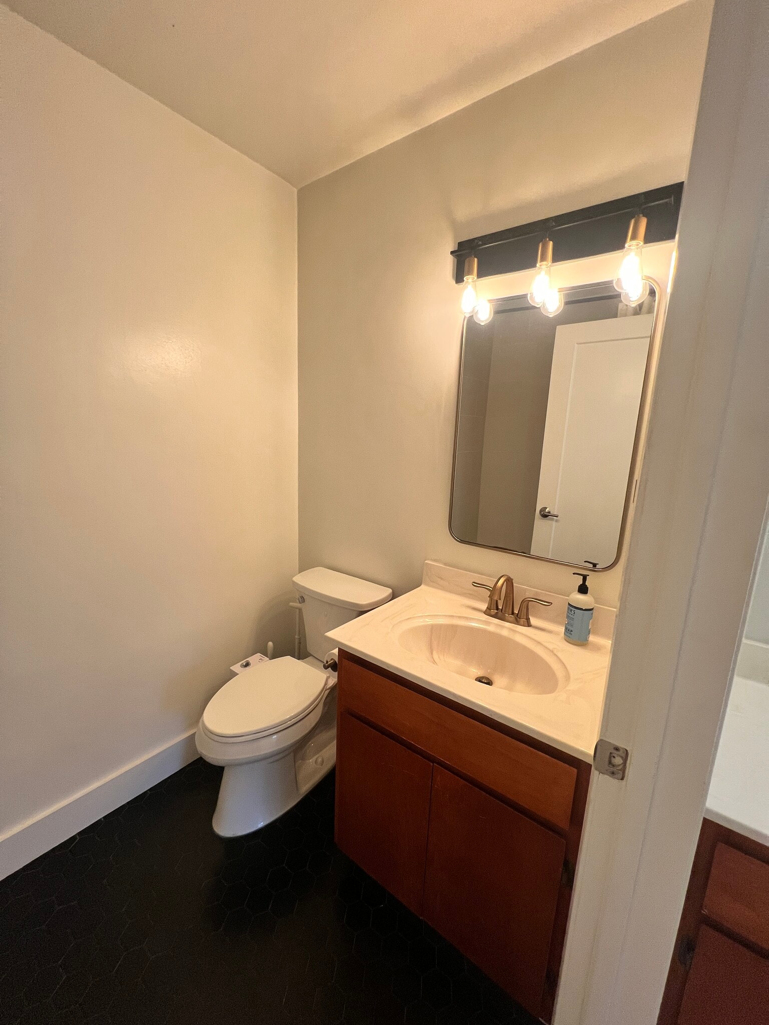 Building Photo - 960 Shorepoint Ct