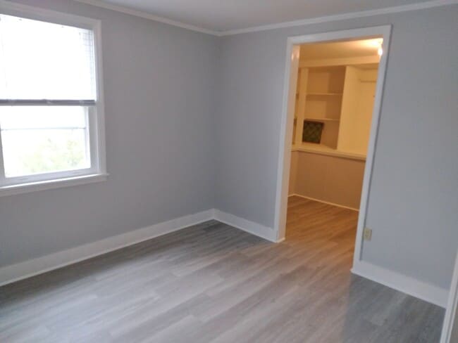 Building Photo - Walk to the Beach, 2 Bedroom, 1 Bath, Unfurnished Condo, Utilities Included!