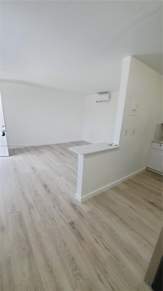 Building Photo - 4450 SW 67th Ave