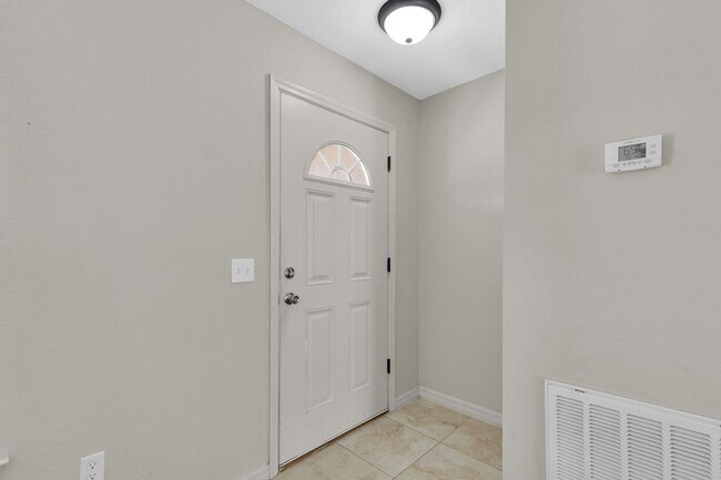 Building Photo - 3/2 Rental South of Ocala!