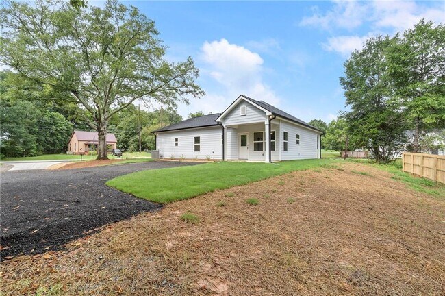 Building Photo - 2163 GA-16