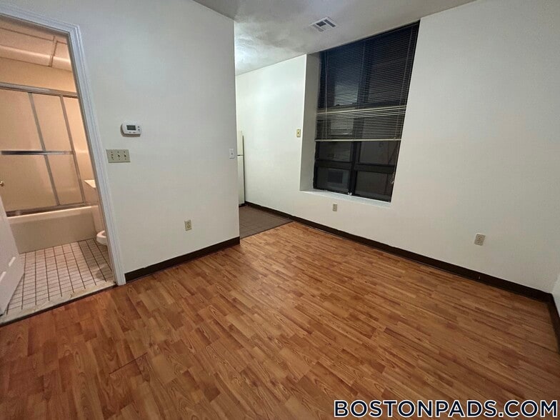 Building Photo - 81 Essex St