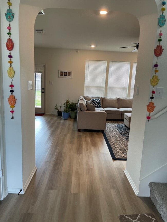 Building Photo - 1537 Sonny Dr