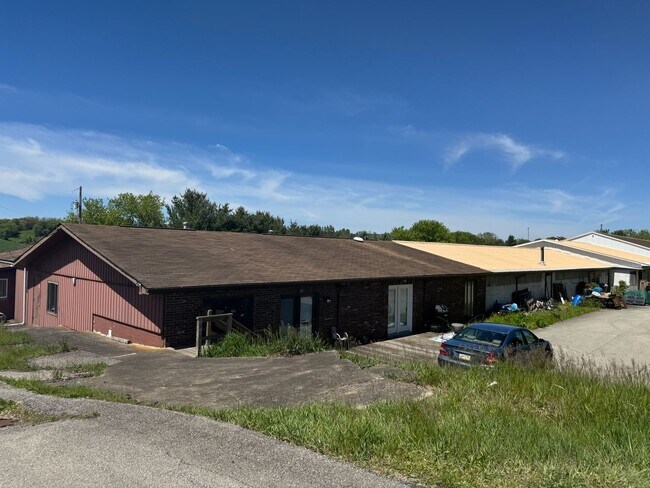 Building Photo - 300 Seneca Ln