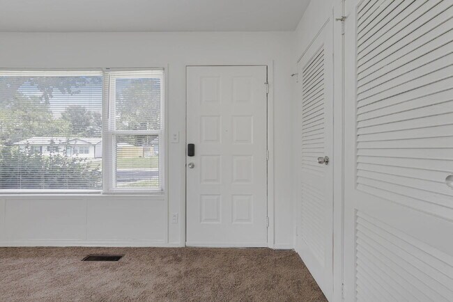 Building Photo - 3BR Ranch Home | Fenced Yard | Attached Garage | Reynoldsburg
