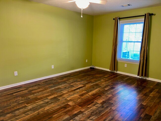 Building Photo - 111 Bennington Ln