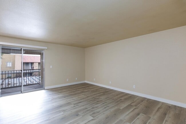 Building Photo - Freshly Renovated 2-Bedroom Las Vegas Condo