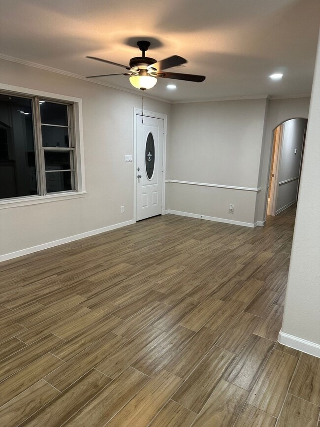 Building Photo - 119 Lakewood Dr