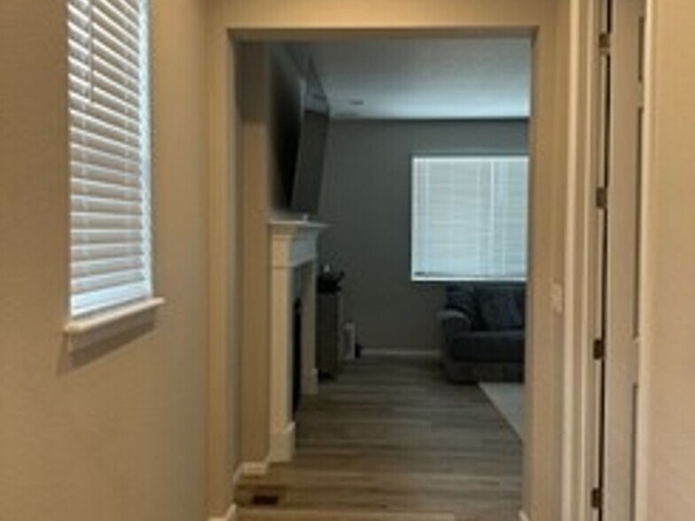 Building Photo - 21045 E Radcliff Pl