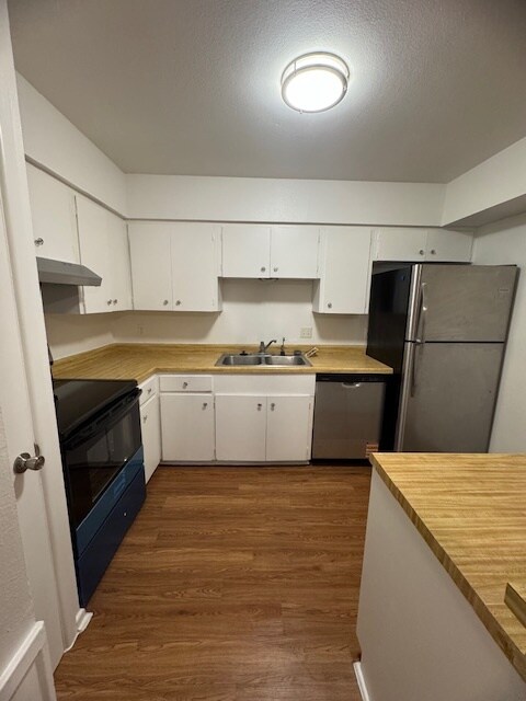 kitchen - 235 W Silver Sands Dr