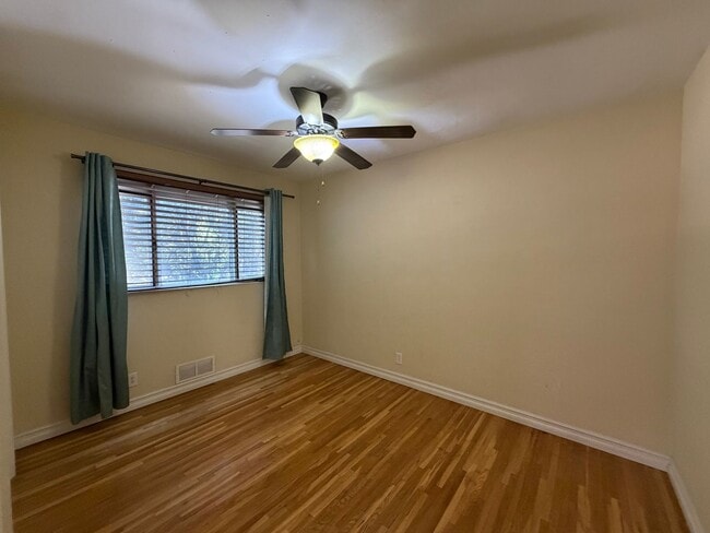 Building Photo - Spacious 4 Bedroom 2 Bathroom Home In The NE Heights!