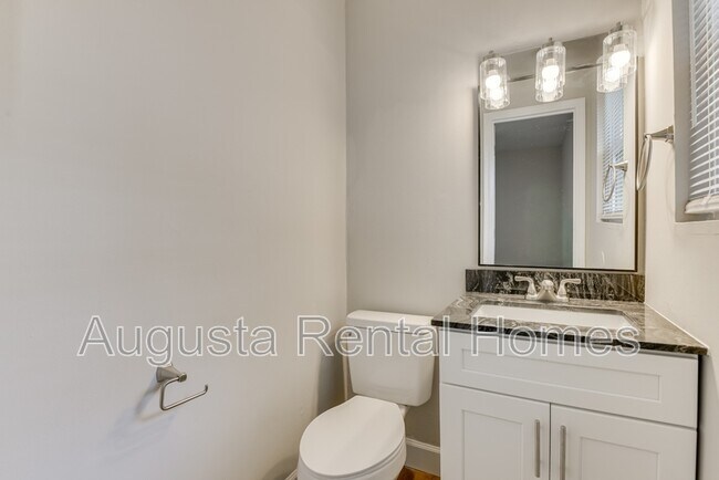 Building Photo - 3416 Kensington Dr N