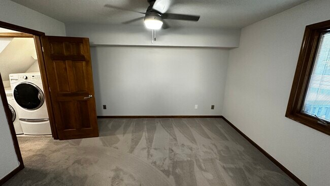 Building Photo - 14214 White Horse Ct