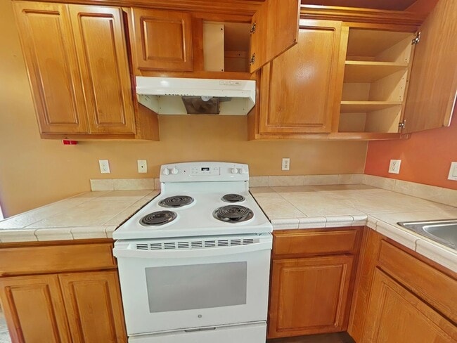 Building Photo - 3 Bedroom House ~ Albany