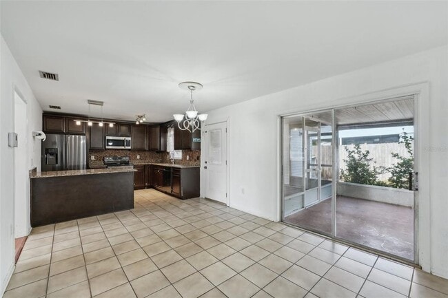 Building Photo - 503 Holt Cir