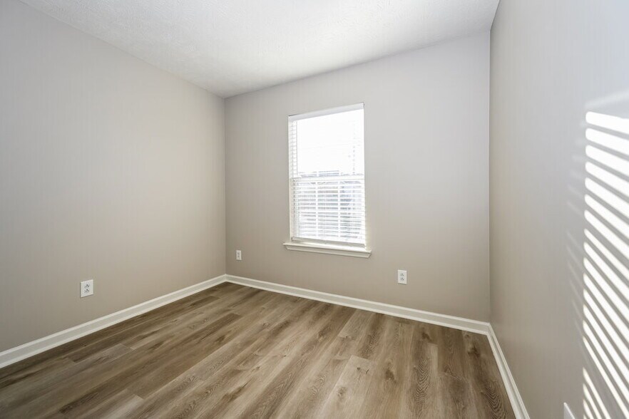 Building Photo - 336 Sarna Dr