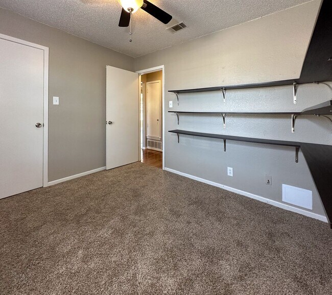 Building Photo - Charming 3-Bedroom, 2-Bathroom Home – Avai...