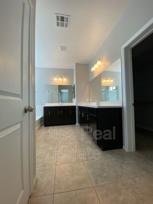 Building Photo - 10455 Skye Knoll Ave