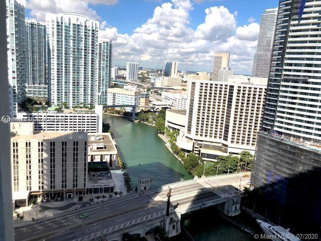 Building Photo - 475 Brickell Ave