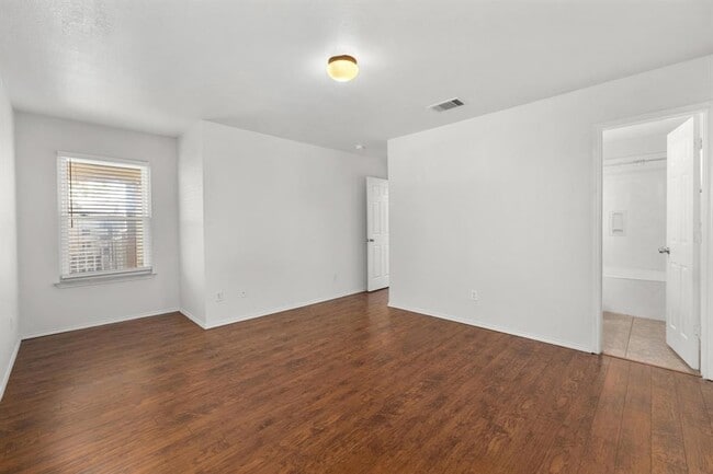 Building Photo - 12401 Drummond Dr