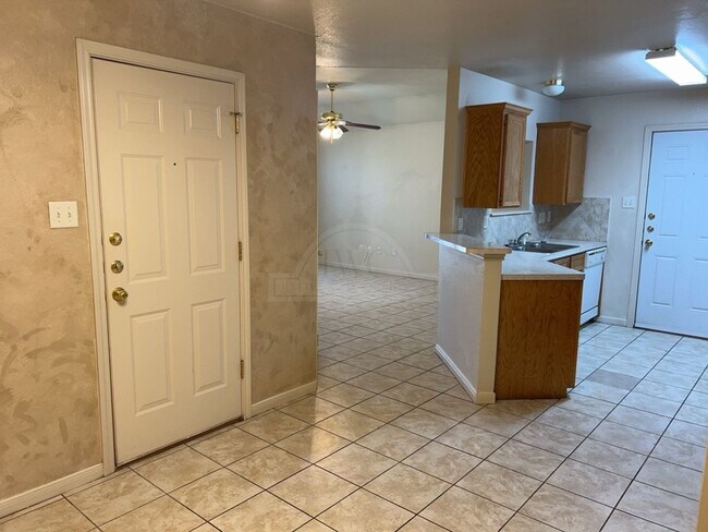 Building Photo - 1204 Nicholas Cir