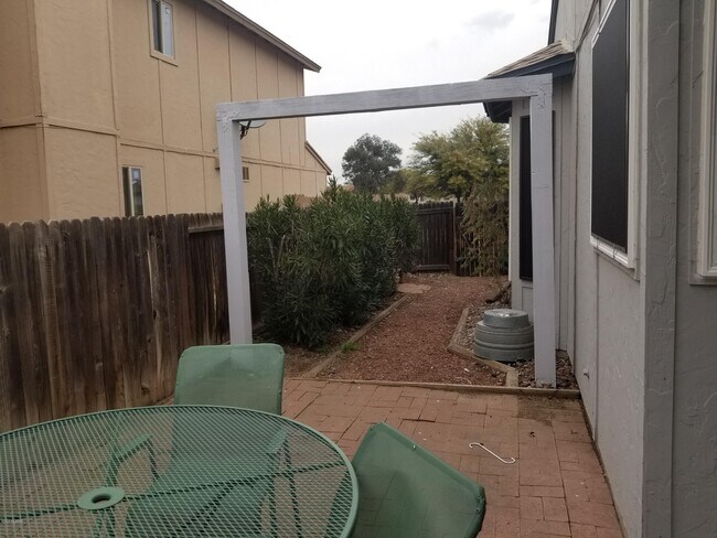 Building Photo - 2617 W Lazybrook Dr