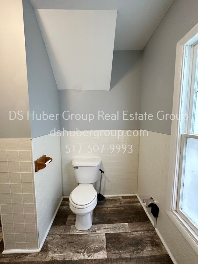 Building Photo - 1207 N Chestnut St