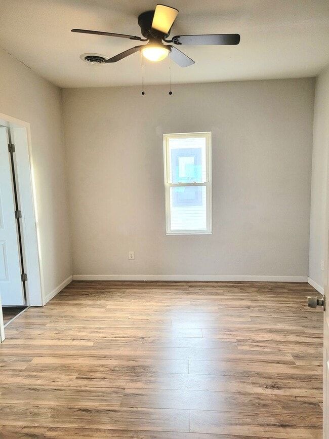 Building Photo - 321 Monroe St