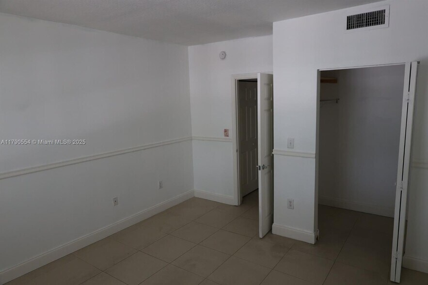 Building Photo - 6801 SW 44th St