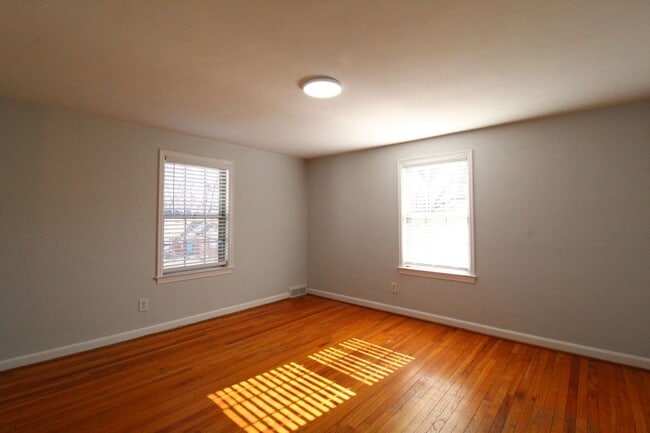 Building Photo - February FREE On This 2 Bedroom 2 Bath Duplex In The Waldo Area