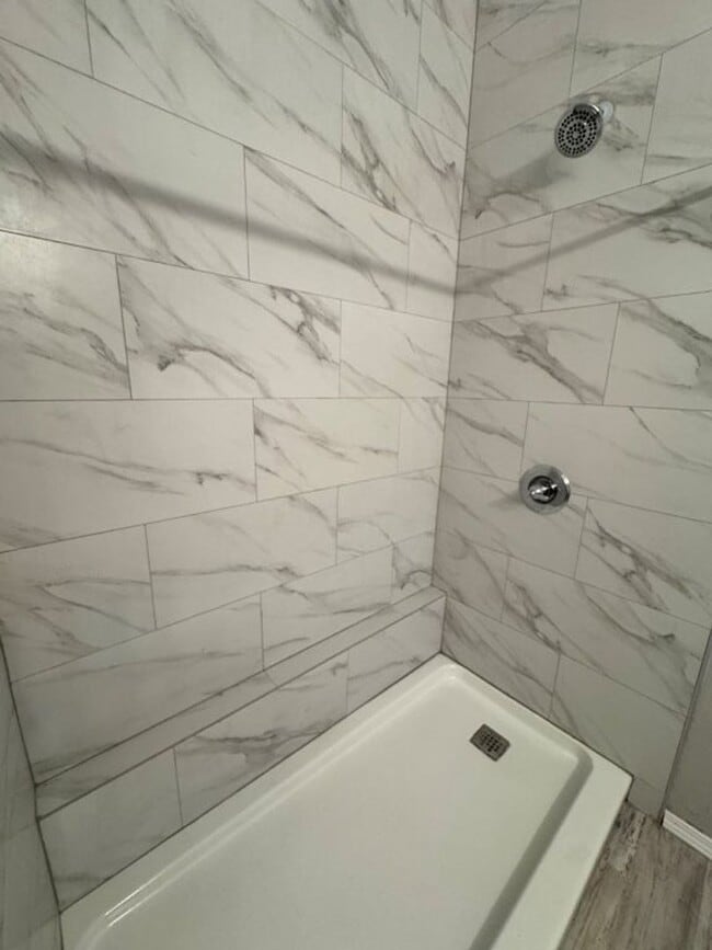 Building Photo - 3 bed 2 bath home for rent in Norman near ...
