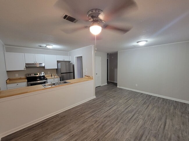 Building Photo - ~1530 Whitney Street