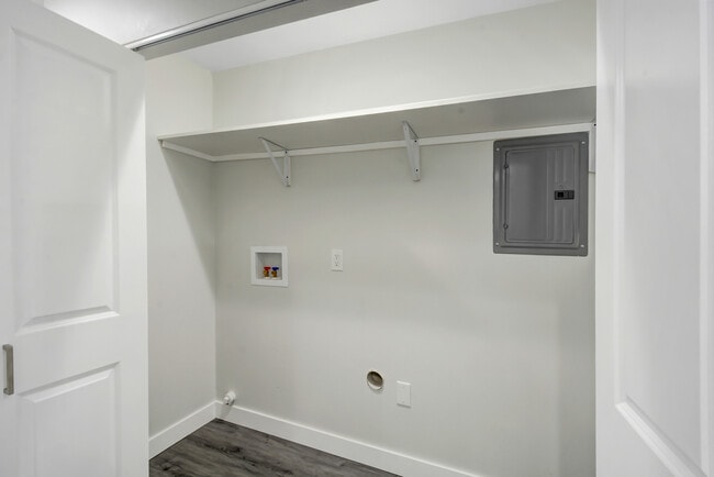 Building Photo - 6554 Kinlock Ave
