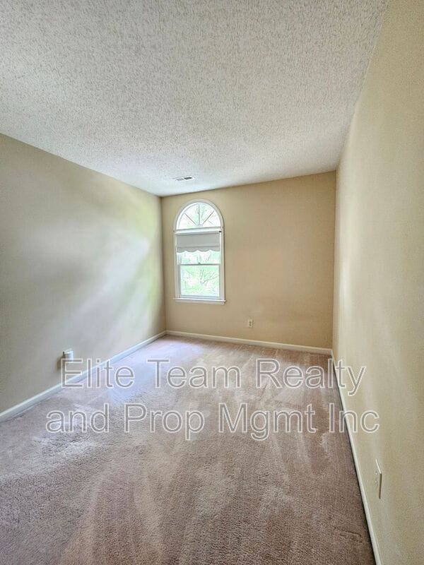 Building Photo - 4015 Brownes Ferry Rd