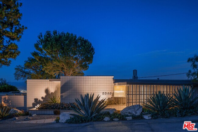 Building Photo - 3346 Beverly Ranch Rd