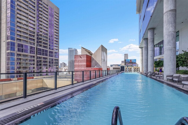 Building Photo - 398 NE 5th St