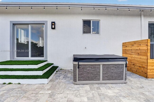 Building Photo - 655 NW 24th Ave