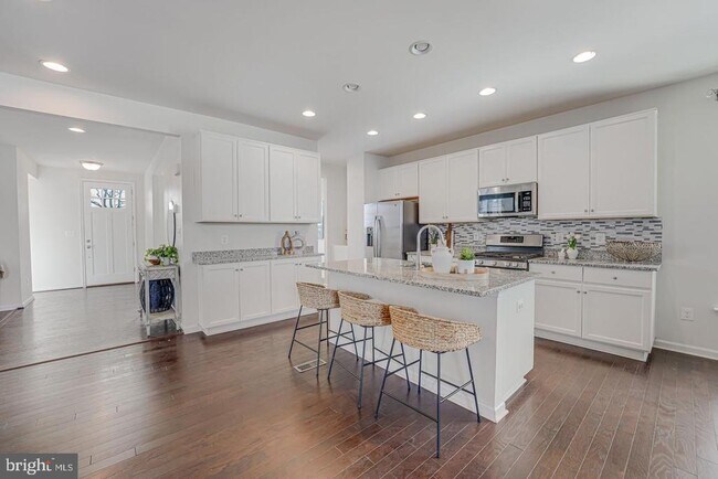 Building Photo - 317 Foxglove Way