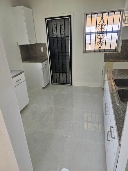 Building Photo - 2983 NW 69th Ter