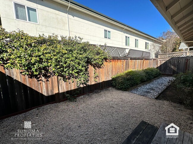 Building Photo - 2BD/2BA Duplex, Close to Downtown Sonoma!