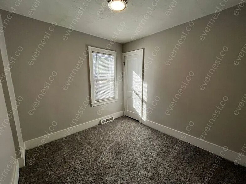 Building Photo - 3355 Curwood St